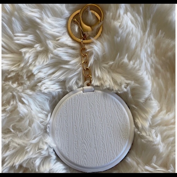 🦋 Vintage Paris Butterfly Postcard Pocket Mirror Keychain - Picture 4 of 6